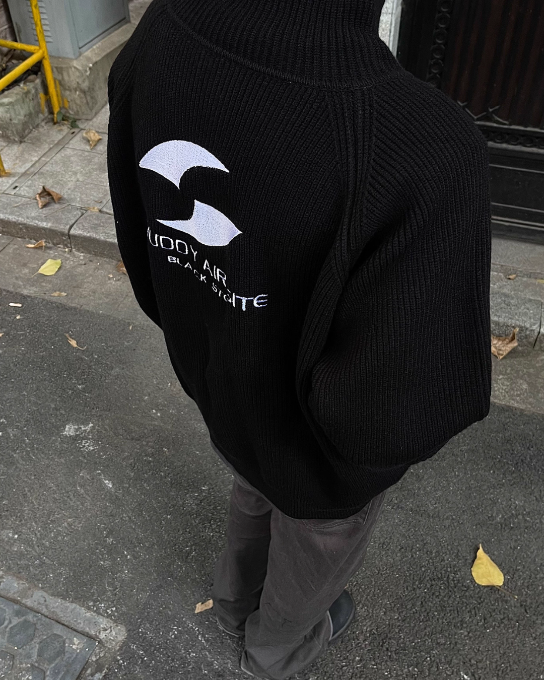 Back Logo Zip Knit MAD0006