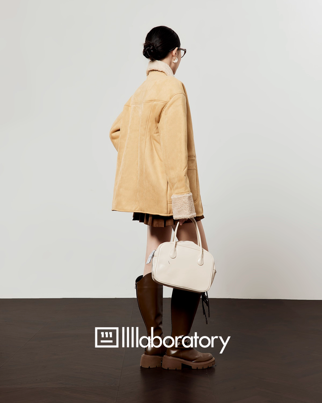 Boa Collar Jacket/Brown Pleated Skirt LLA0555