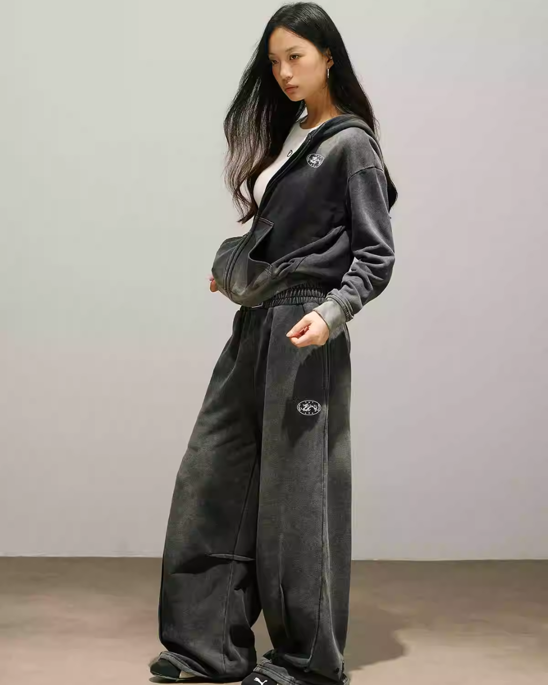 Washed Black Zip Hoodie / Wide Pants SMD0005