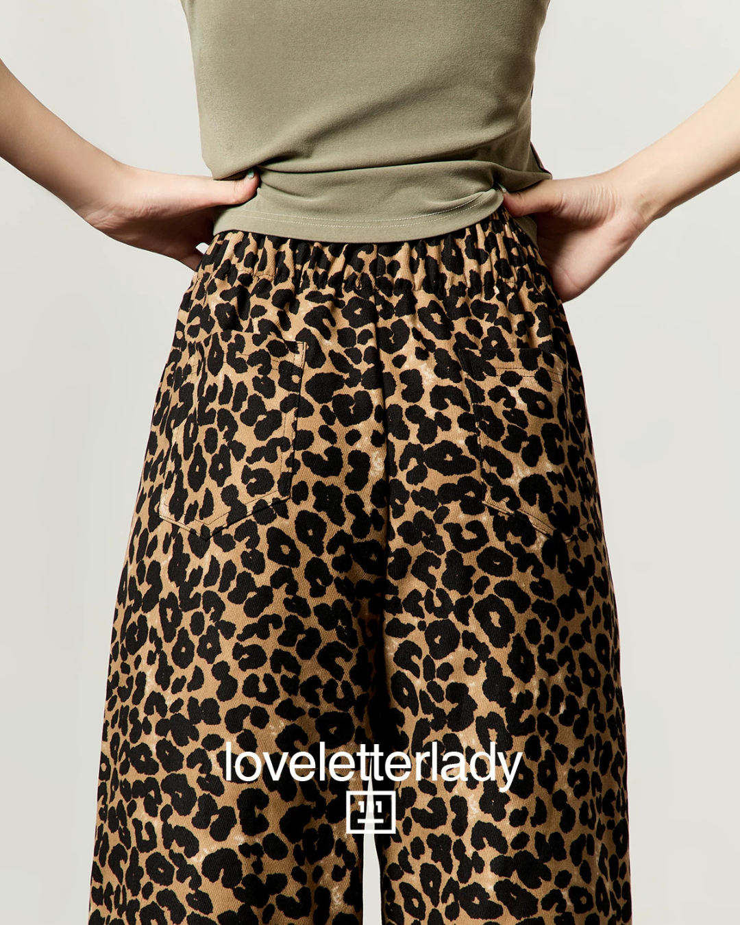 Leopard Graphic Short-Sleeve Cropped T-Shirt / Leopard Long Pants LLA0659