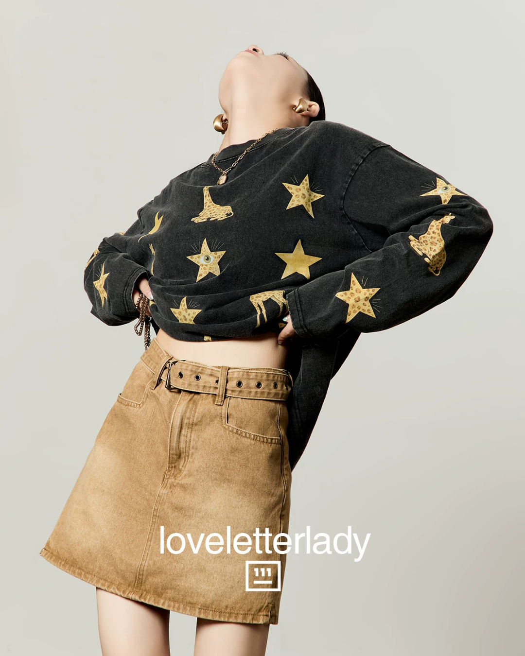 Black Star Print Loose T-Shirt / Denim Mini Skirt LLA0662