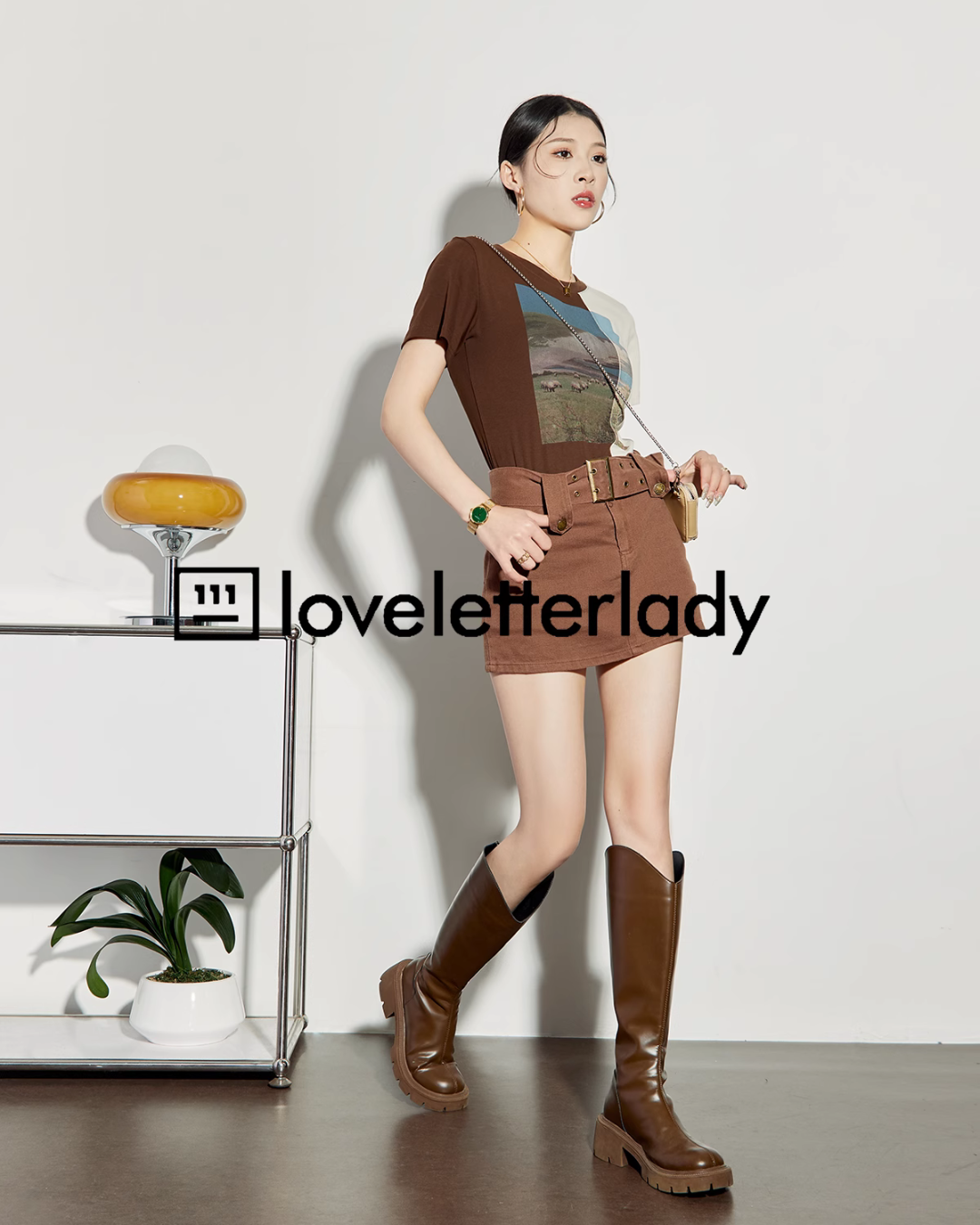 Two Color Graphic T-Shirt / Thick Belt Mini Skirt LLA0222