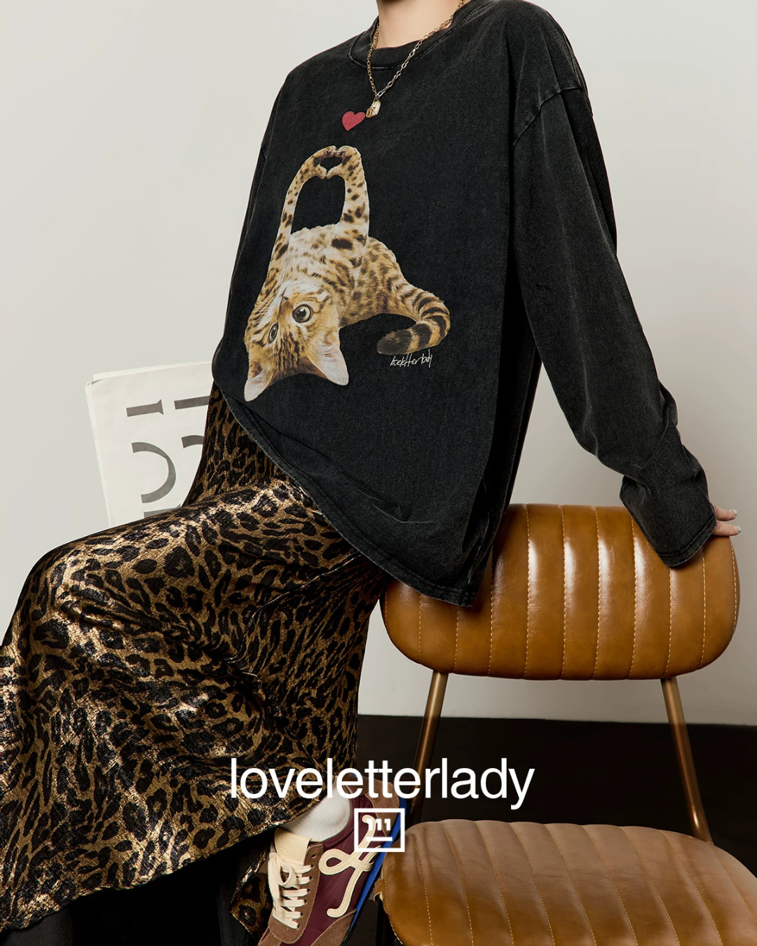 Vintage Printed Long-Sleeve T-Shirt / Leopard Skirt LLA0663