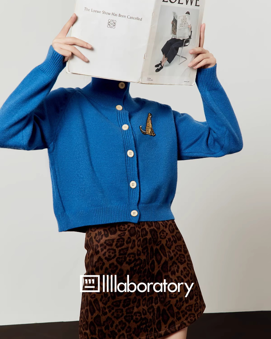 Stand Collar Knit Top / Leopard Print Mini Skirt LLA0587