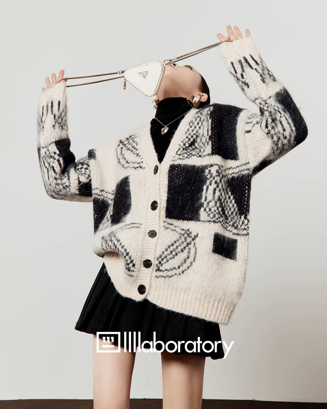 V-Neck Color Block Cardigan / Pleated Skirt / Black Layer Top LLA0581