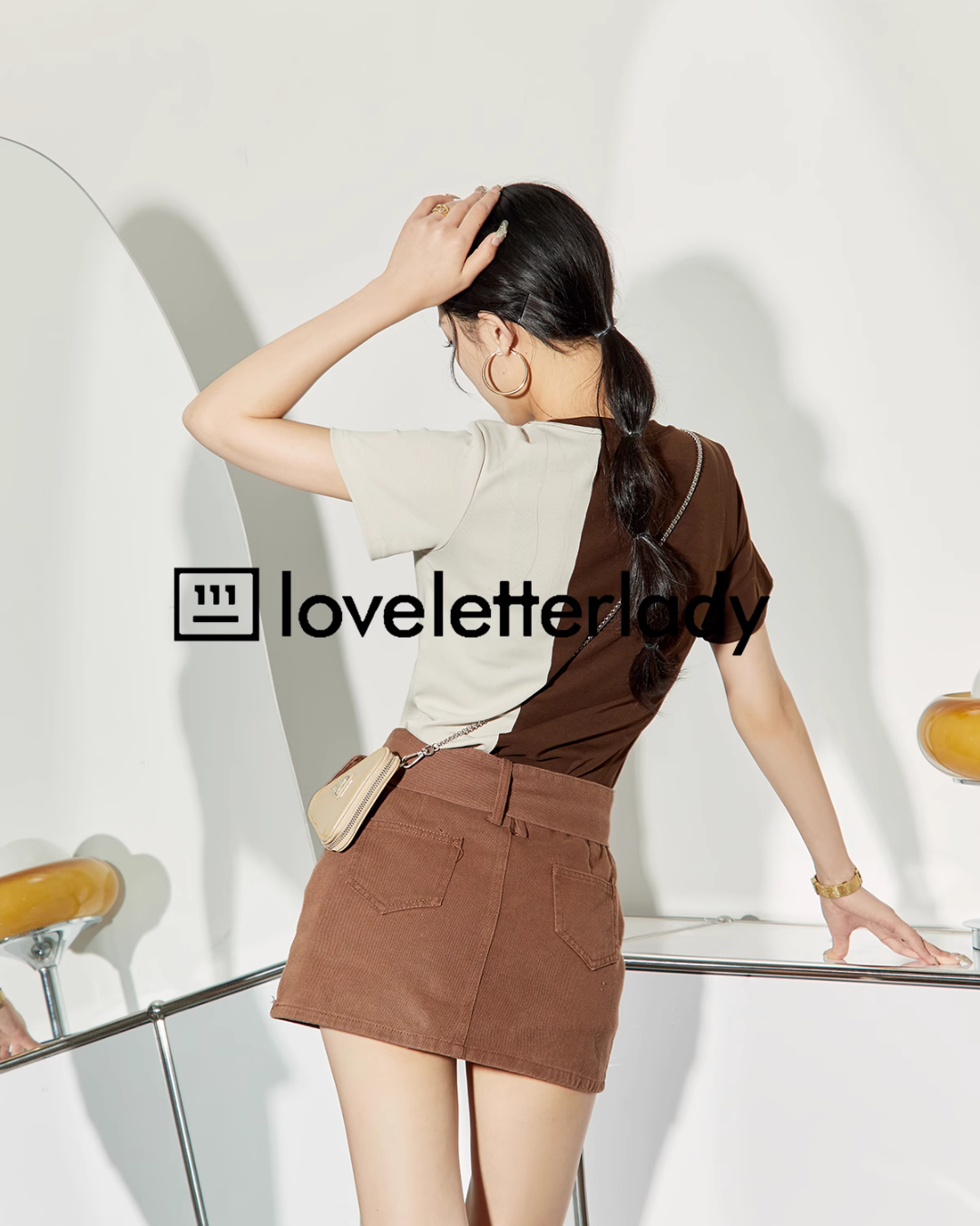 Two Color Graphic T-Shirt / Thick Belt Mini Skirt LLA0222