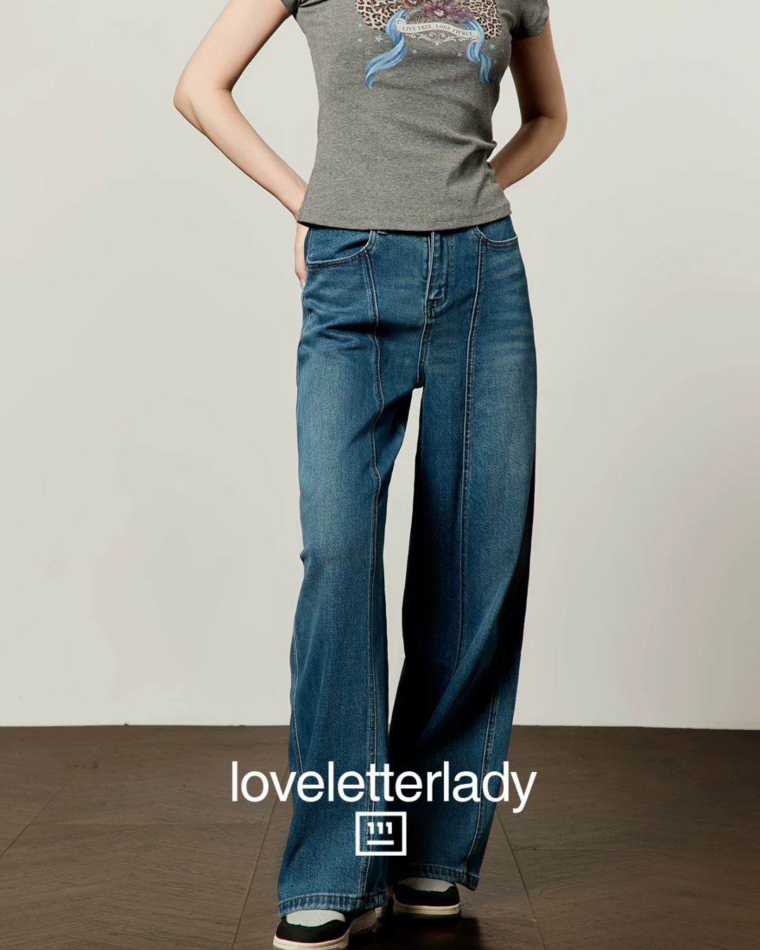 Tight Short-Sleeve T-Shirt / Pocket Print Denim Pants LLA0667