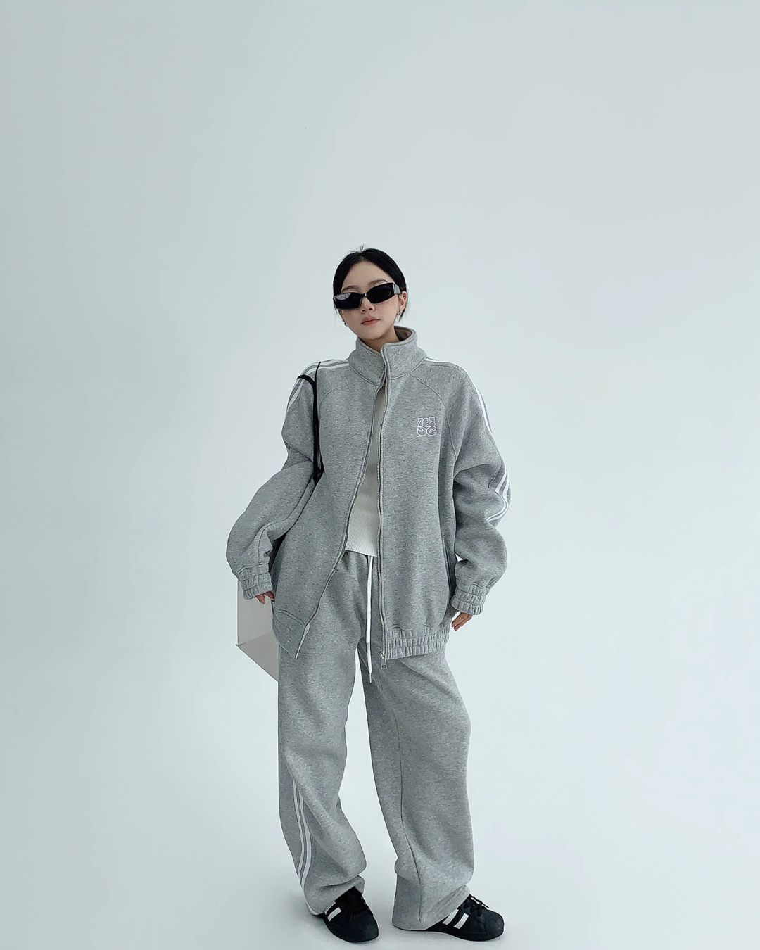 Sideline Stand Neck Jacket / Wide Sweatpants YLS0536