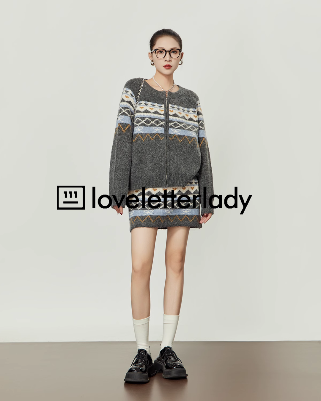 Round Neck Gray Knitted Cardigan / Mini Skirt LLA0401