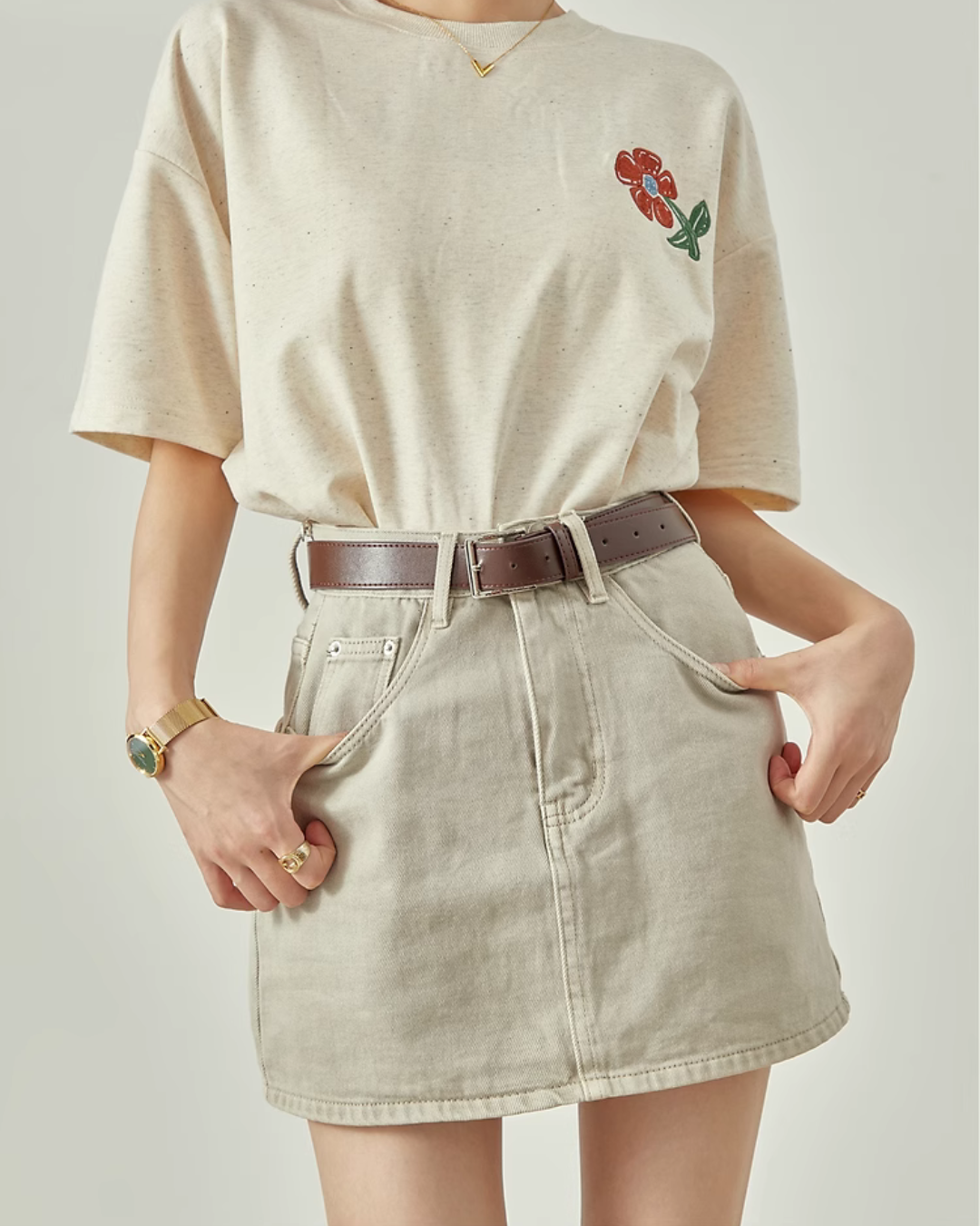 White Short Sleeve T-Shirt / Cream Denim Skirt LLA0030