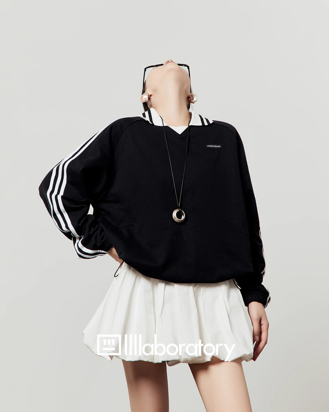 Side Line Black Top / Balloon Skirt Pants LLA0518