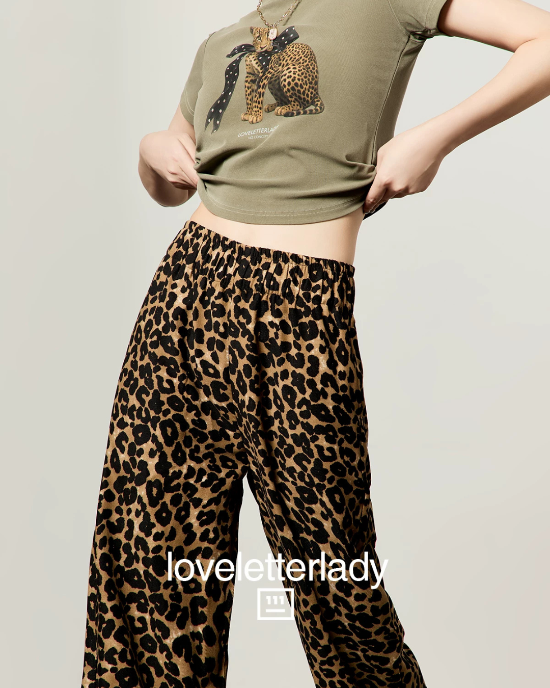 Leopard Graphic Short-Sleeve Cropped T-Shirt / Leopard Long Pants LLA0659