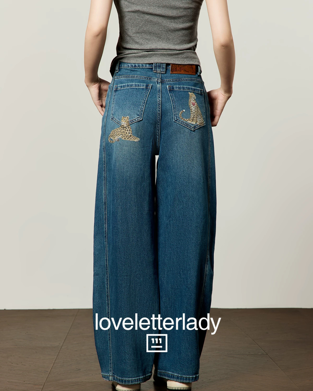 Tight Short-Sleeve T-Shirt / Pocket Print Denim Pants LLA0667