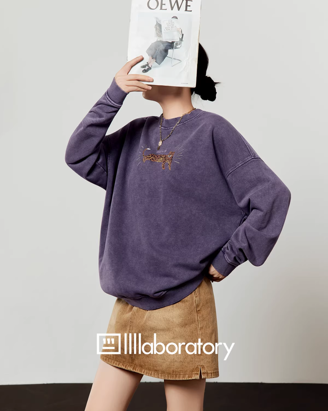 Tiger Motif Crewneck Top/Khaki Denim Skirt LLA0610