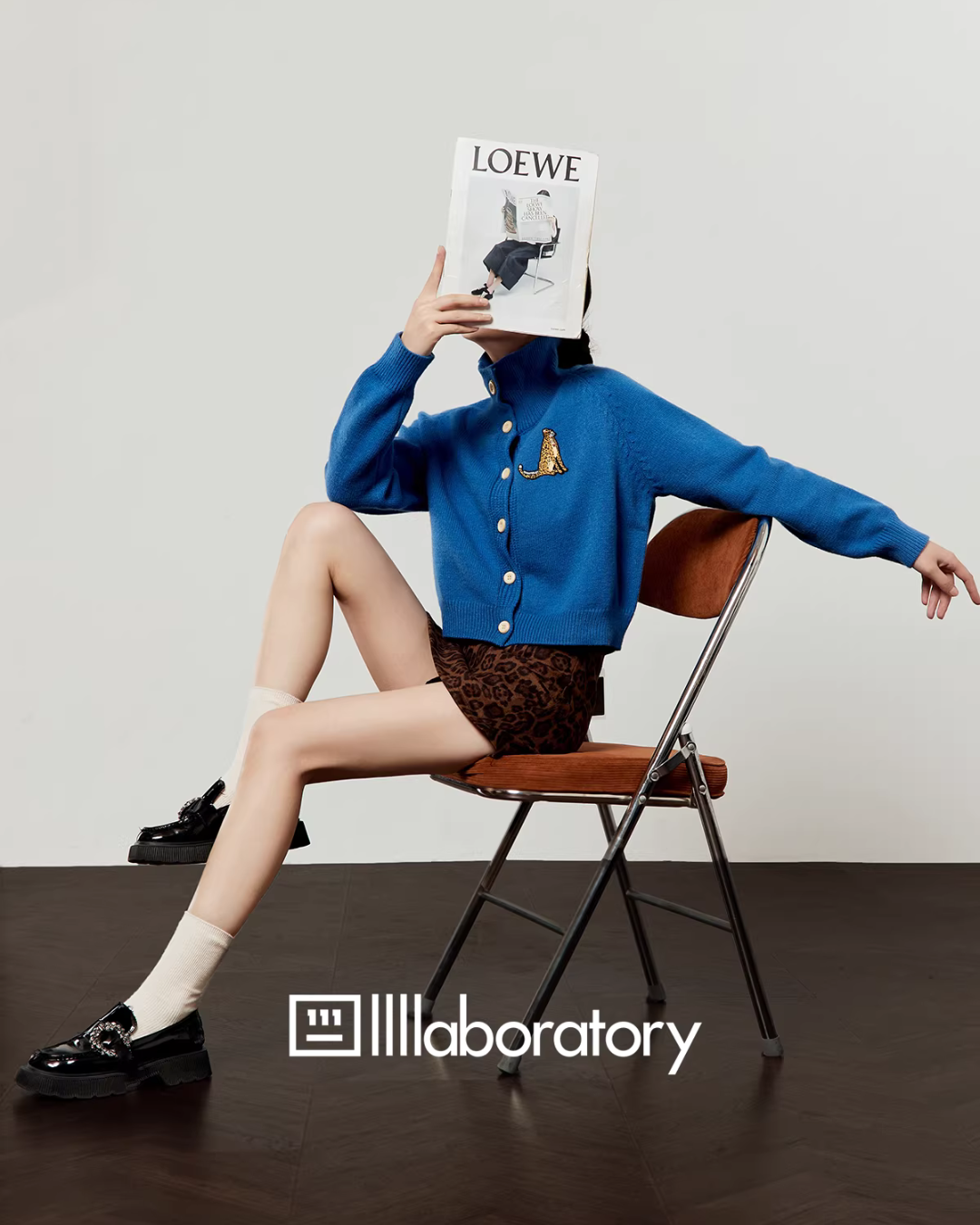 Stand Collar Knit Top / Leopard Print Mini Skirt LLA0587