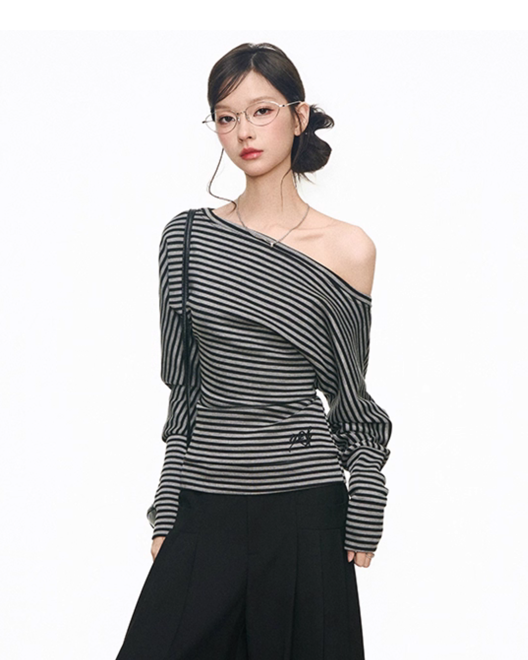 One-Shoulder Border Top / Wide Silhouette Pants WEO0066