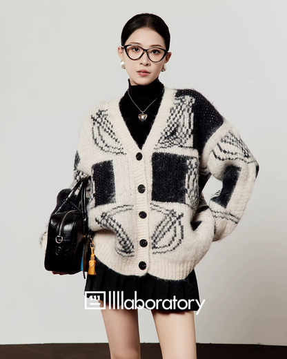 V-Neck Color Block Cardigan / Pleated Skirt / Black Layer Top LLA0581