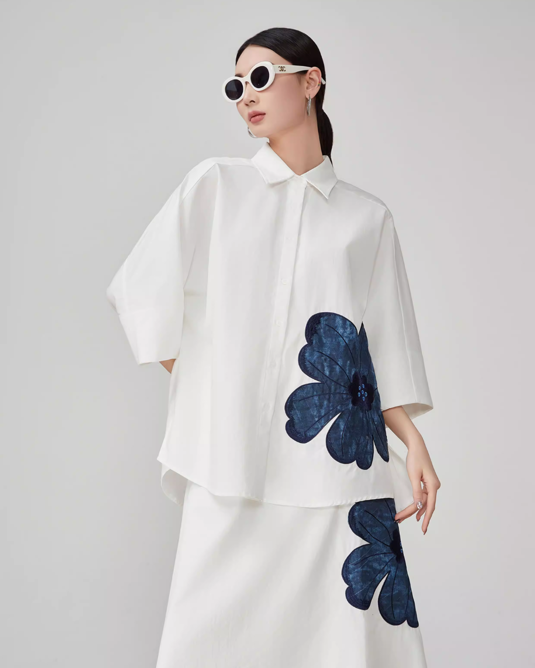 Appliqué Off-White Shirt / Half-Length Skirt FER0117