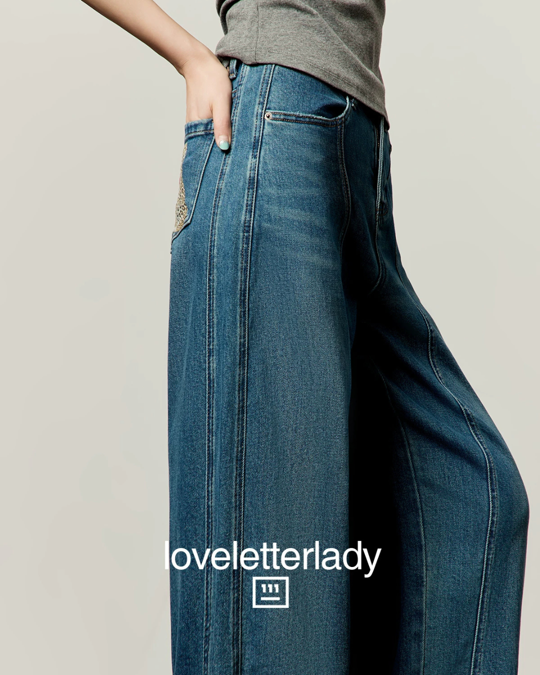 Tight Short-Sleeve T-Shirt / Pocket Print Denim Pants LLA0667