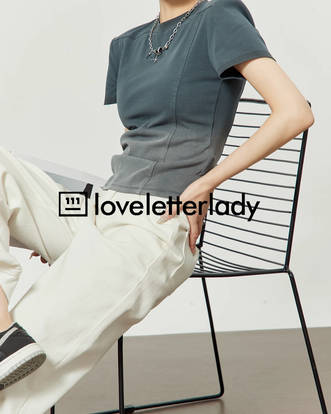 Gradient Gray Short Sleeve T-Shirt / White Pants LLA0199