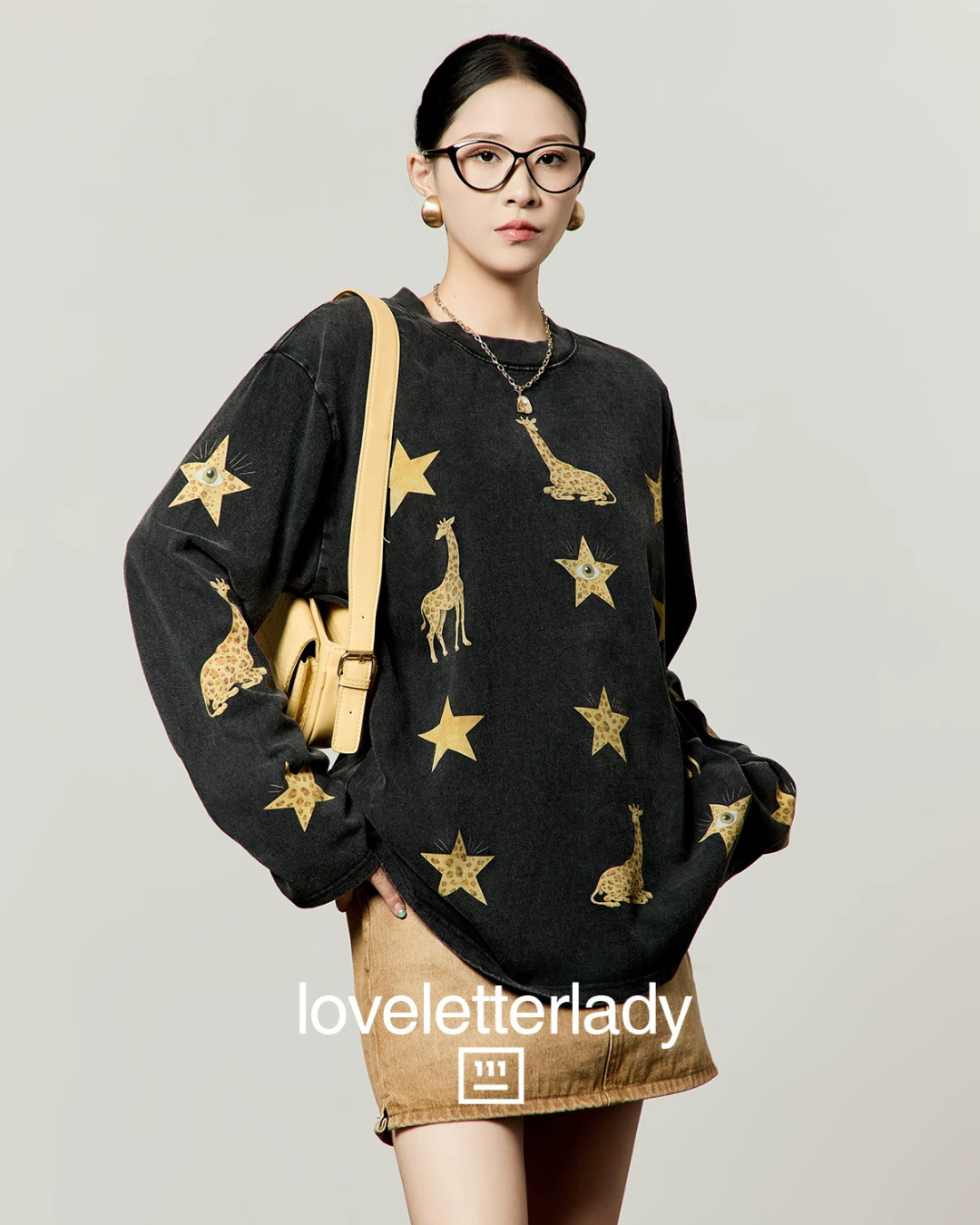 Black Star Print Loose T-Shirt / Denim Mini Skirt LLA0662