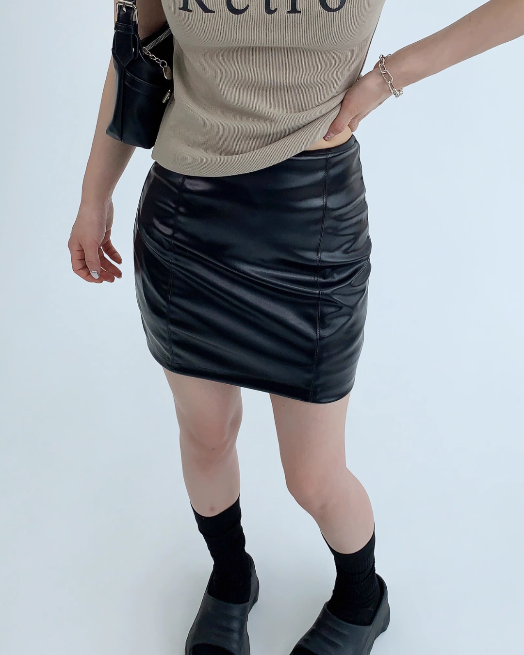 Round Neck Slim T-Shirt / Leather Tight Mini Skirt YLS0213