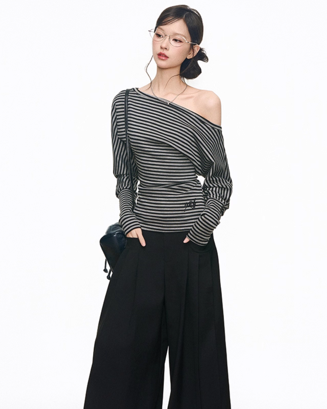 One-Shoulder Border Top / Wide Silhouette Pants WEO0066
