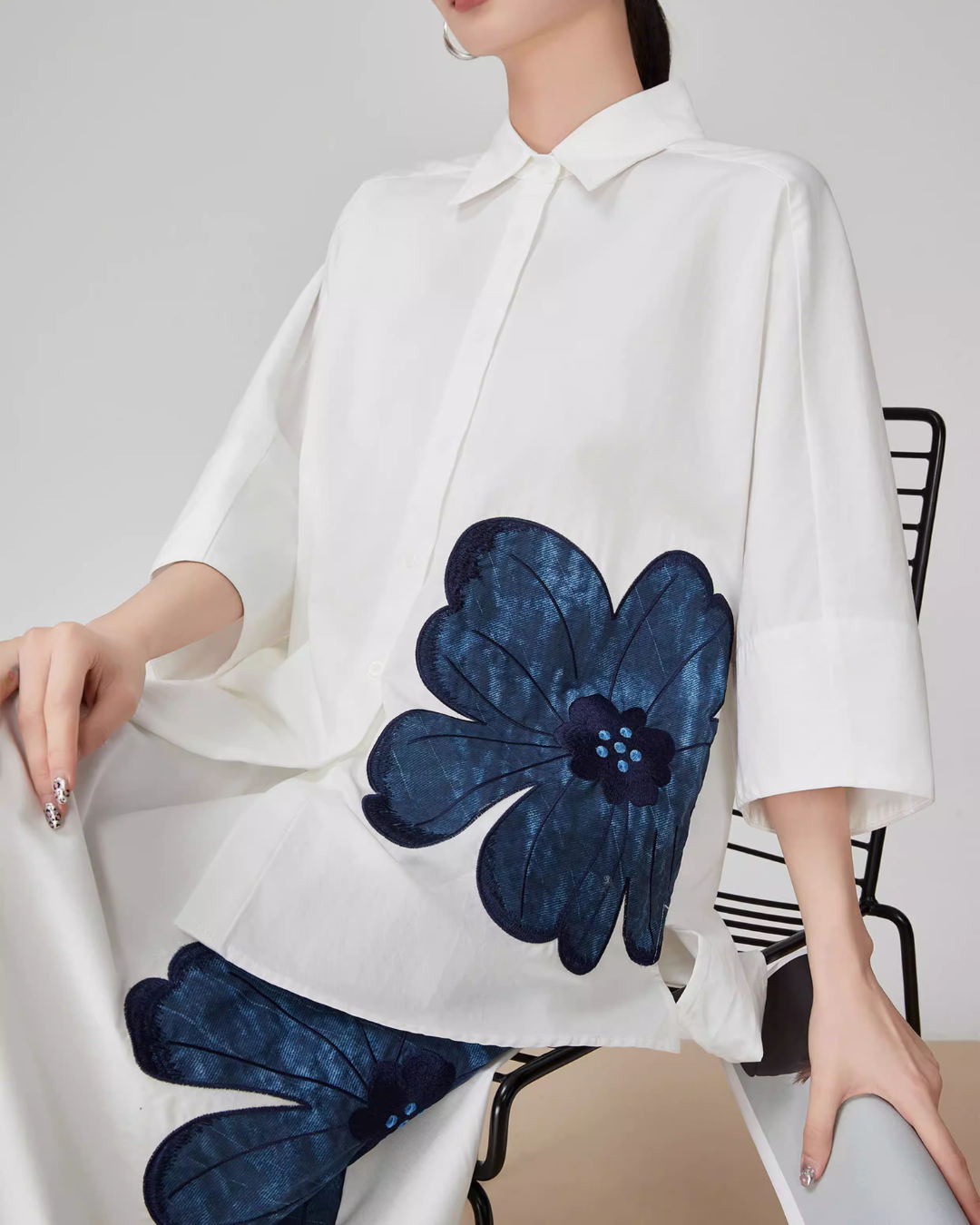 Appliqué Off-White Shirt / Half-Length Skirt FER0117
