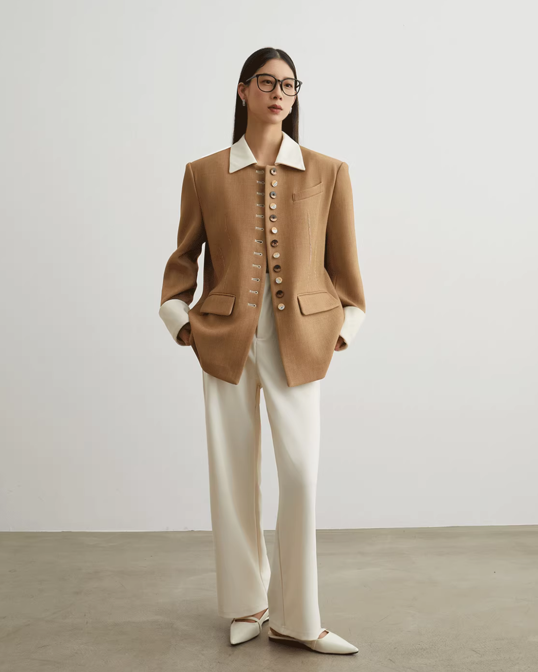 Button-Design Luxury Jacket / White Straight Pants SUY0029