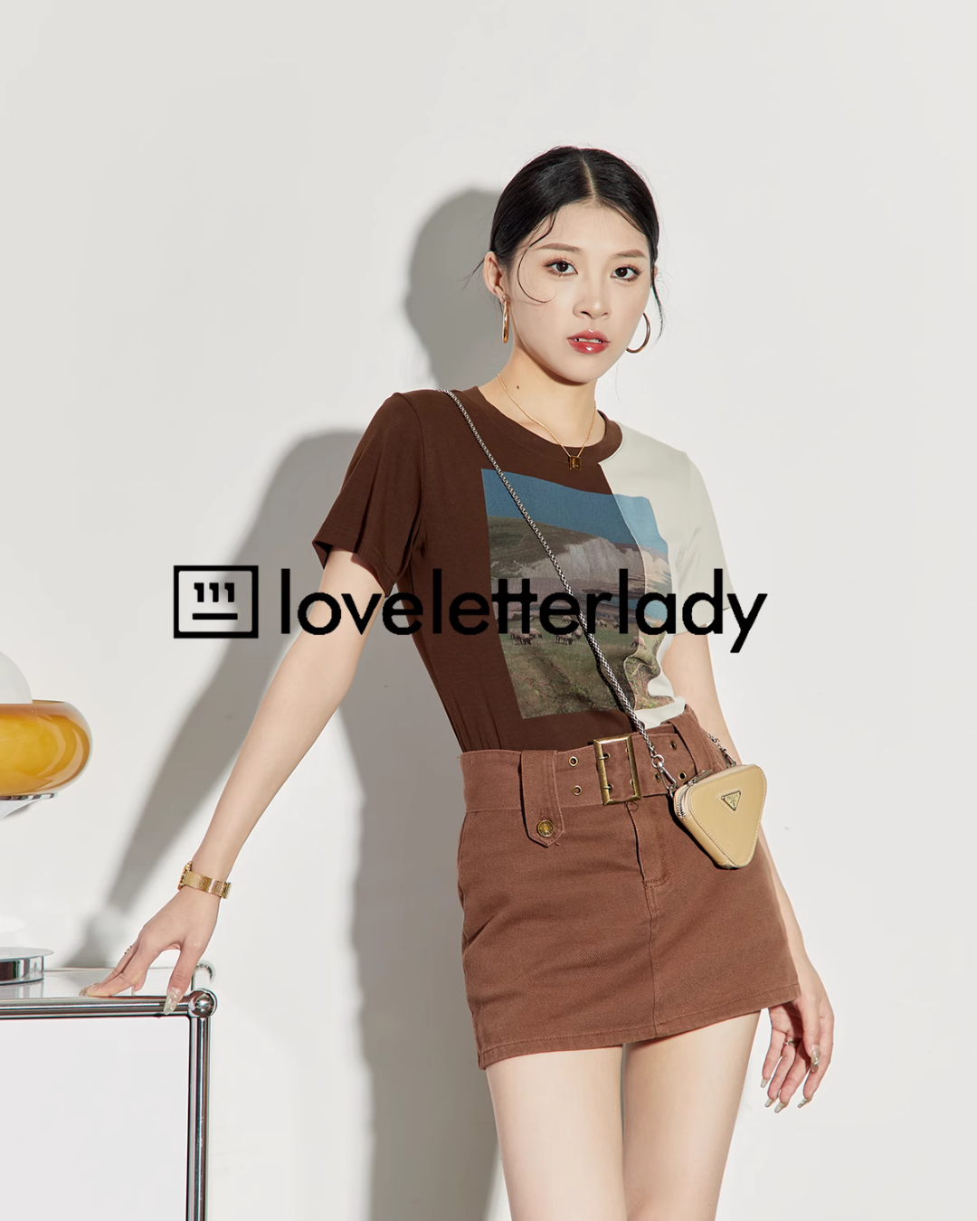 Two Color Graphic T-Shirt / Thick Belt Mini Skirt LLA0222