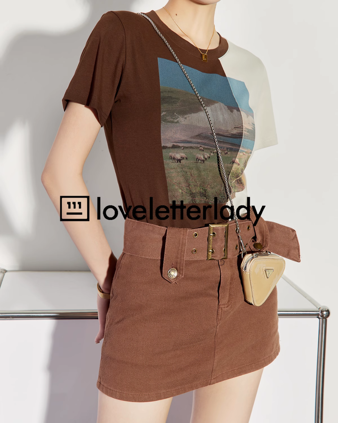 Two Color Graphic T-Shirt / Thick Belt Mini Skirt LLA0222