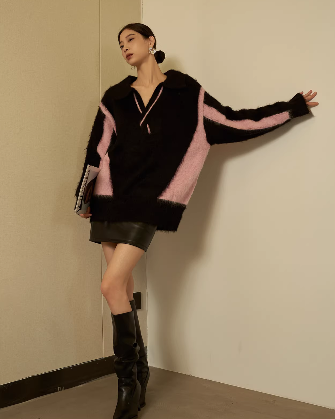 Shaggy V-Neck Knit Top / Pleated Mini Skirt SUY0031