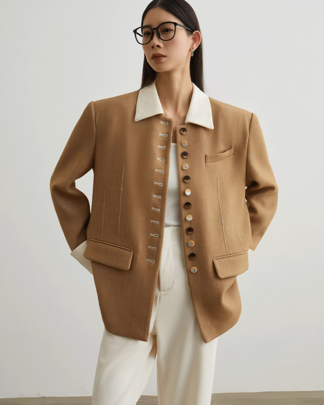 Button-Design Luxury Jacket / White Straight Pants SUY0029