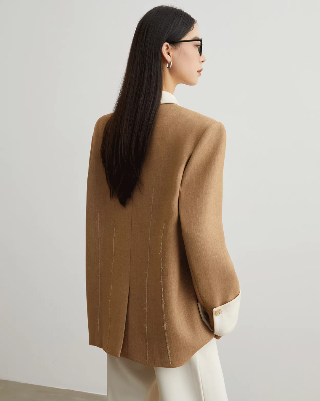 Button-Design Luxury Jacket / White Straight Pants SUY0029