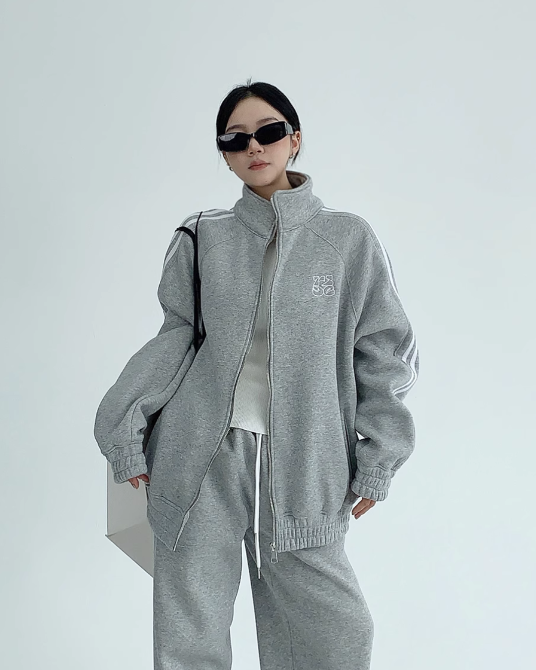 Sideline Stand Neck Jacket / Wide Sweatpants YLS0536