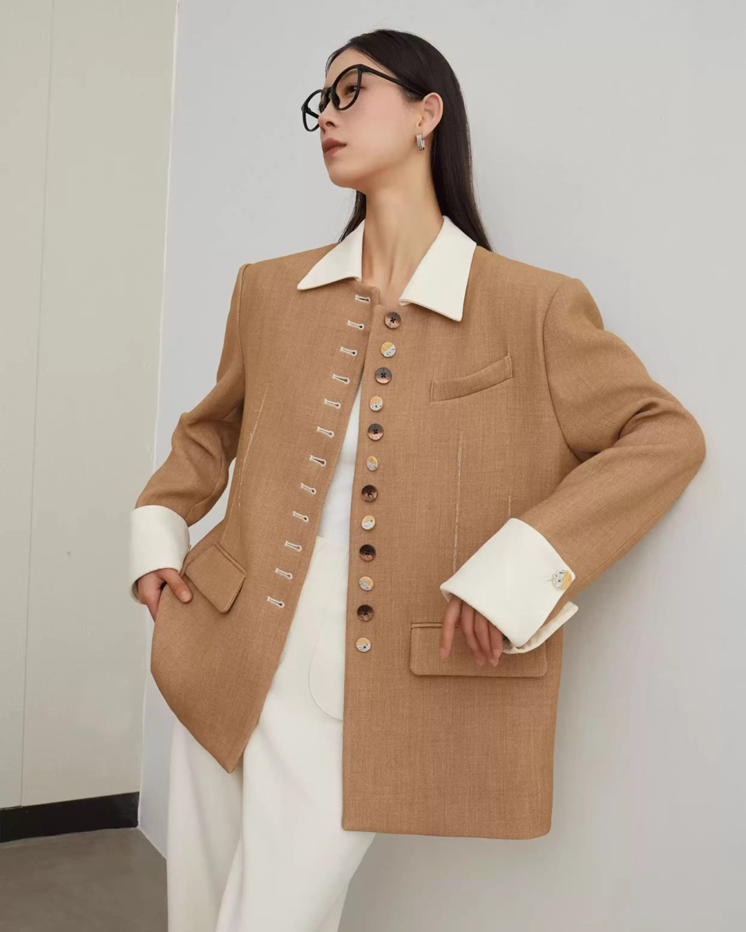 Button-Design Luxury Jacket / White Straight Pants SUY0029