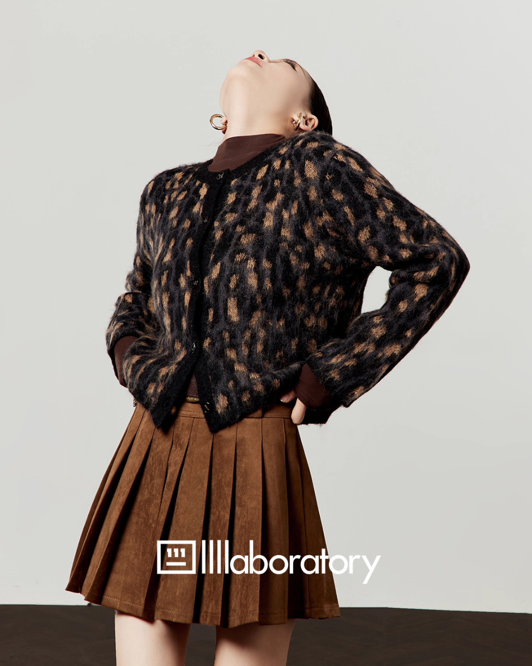Leopard Round Neck Cardigan / Caramel Pleated Skirt LLA0553
