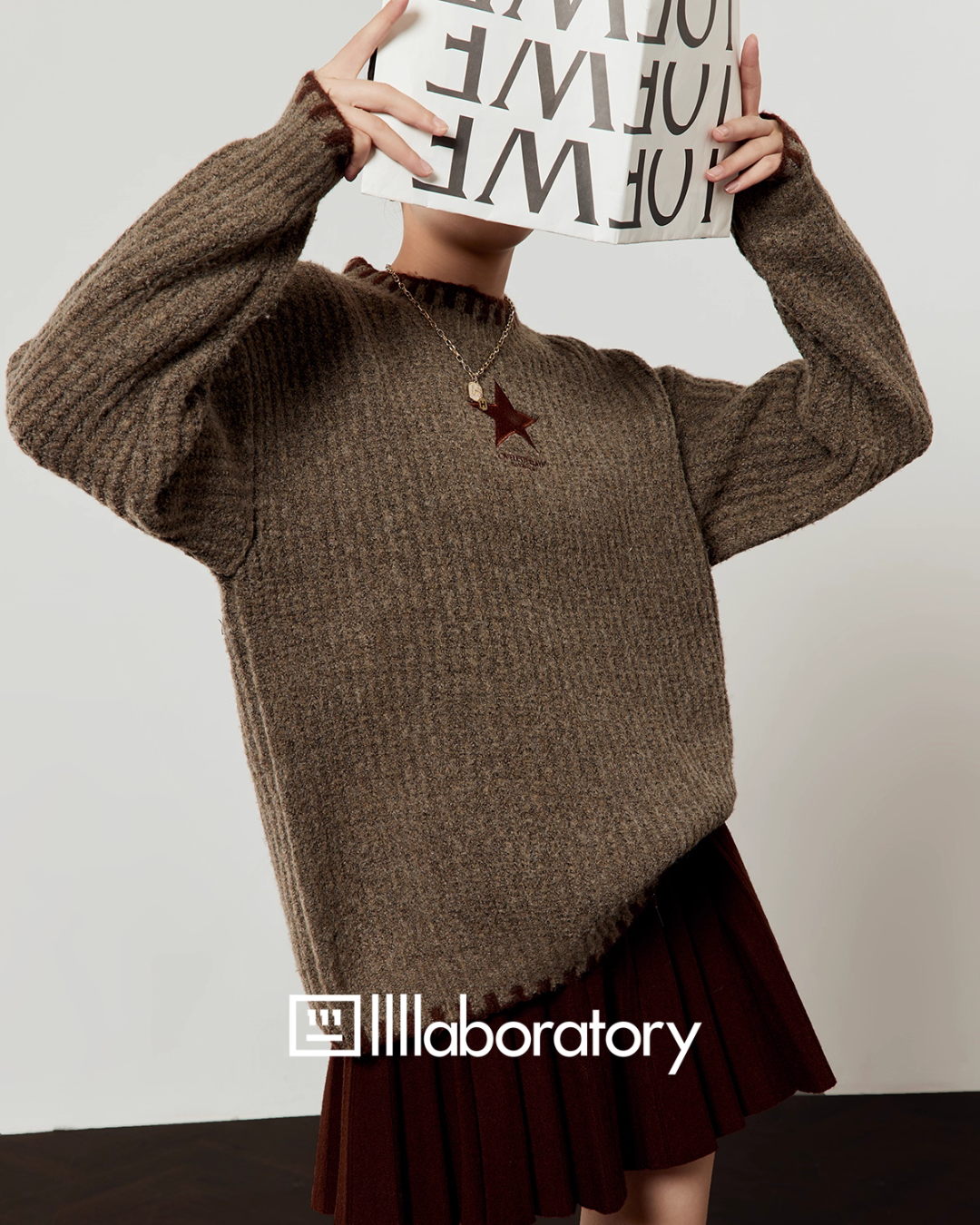 Star Logo Mock Neck Top/Pleated Skirt LLA0568
