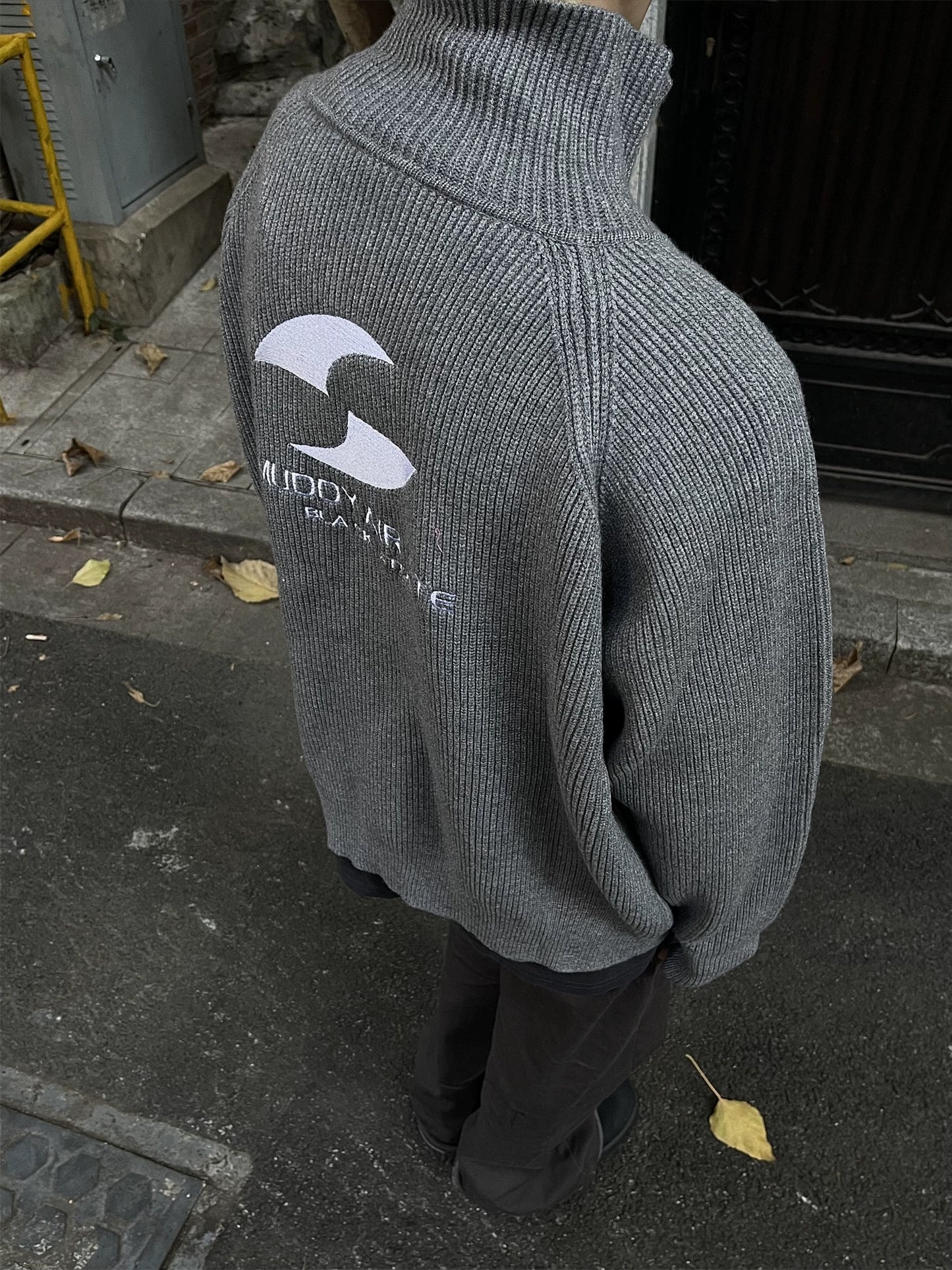 Back Logo Zip Knit MAD0006