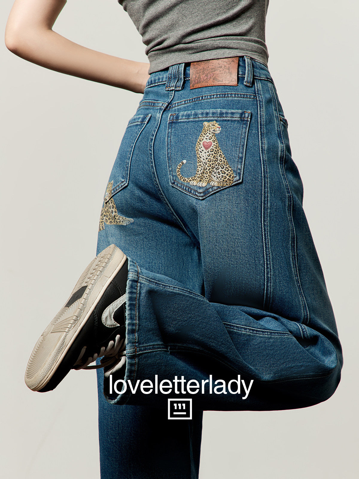 Tight Short-Sleeve T-Shirt / Pocket Print Denim Pants LLA0667