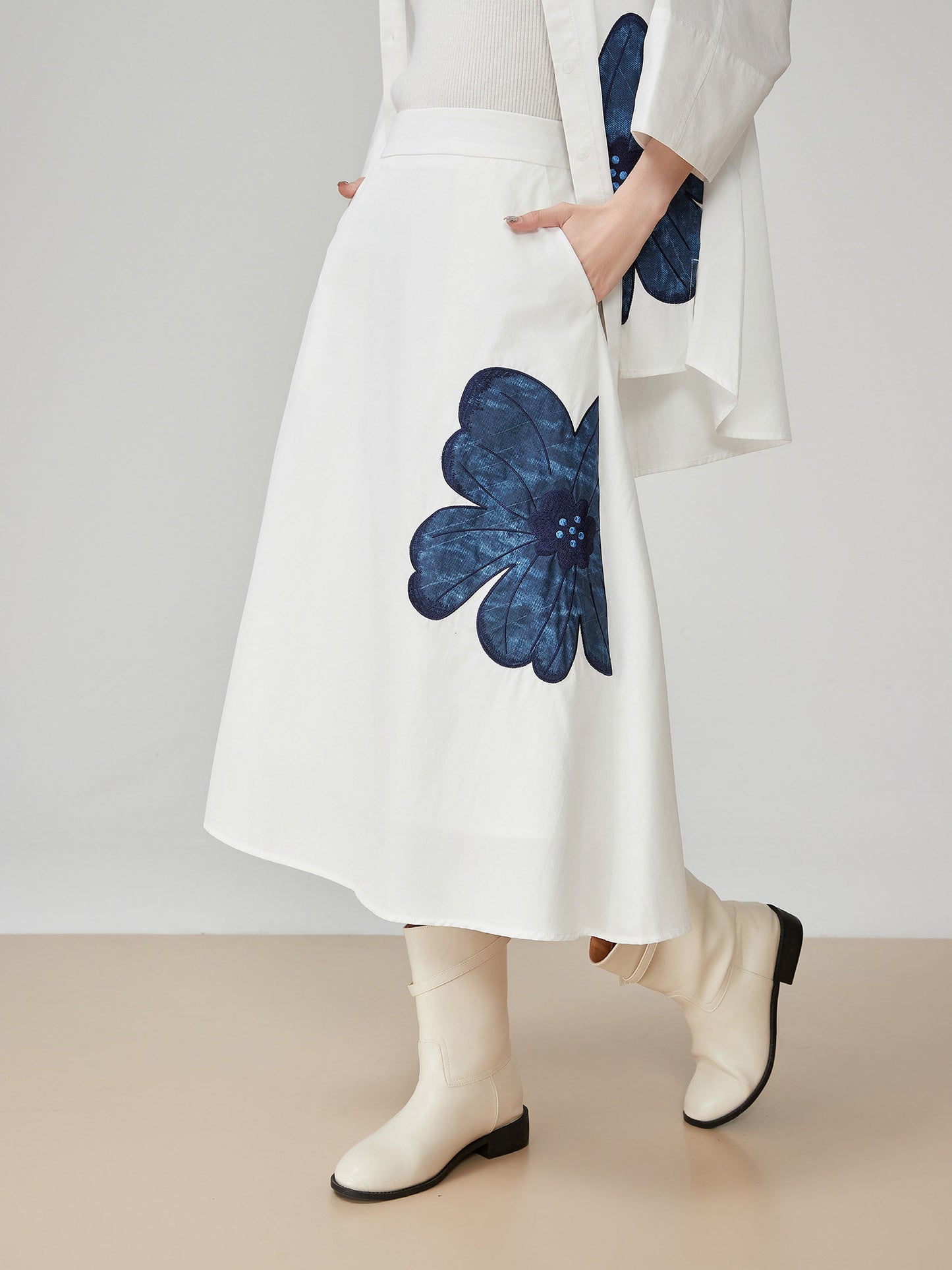 Appliqué Off-White Shirt / Half-Length Skirt FER0117