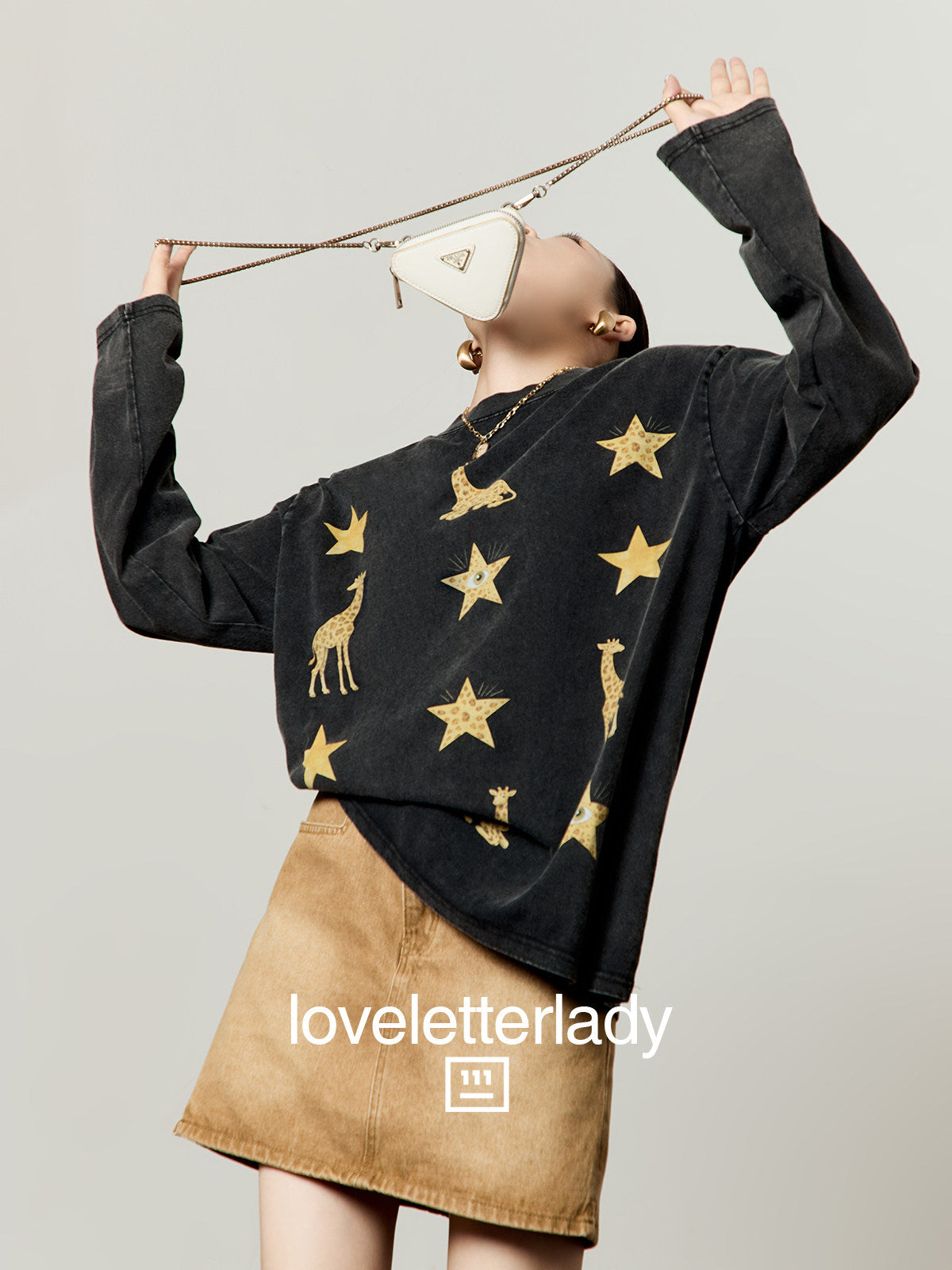 Black Star Print Loose T-Shirt / Denim Mini Skirt LLA0662