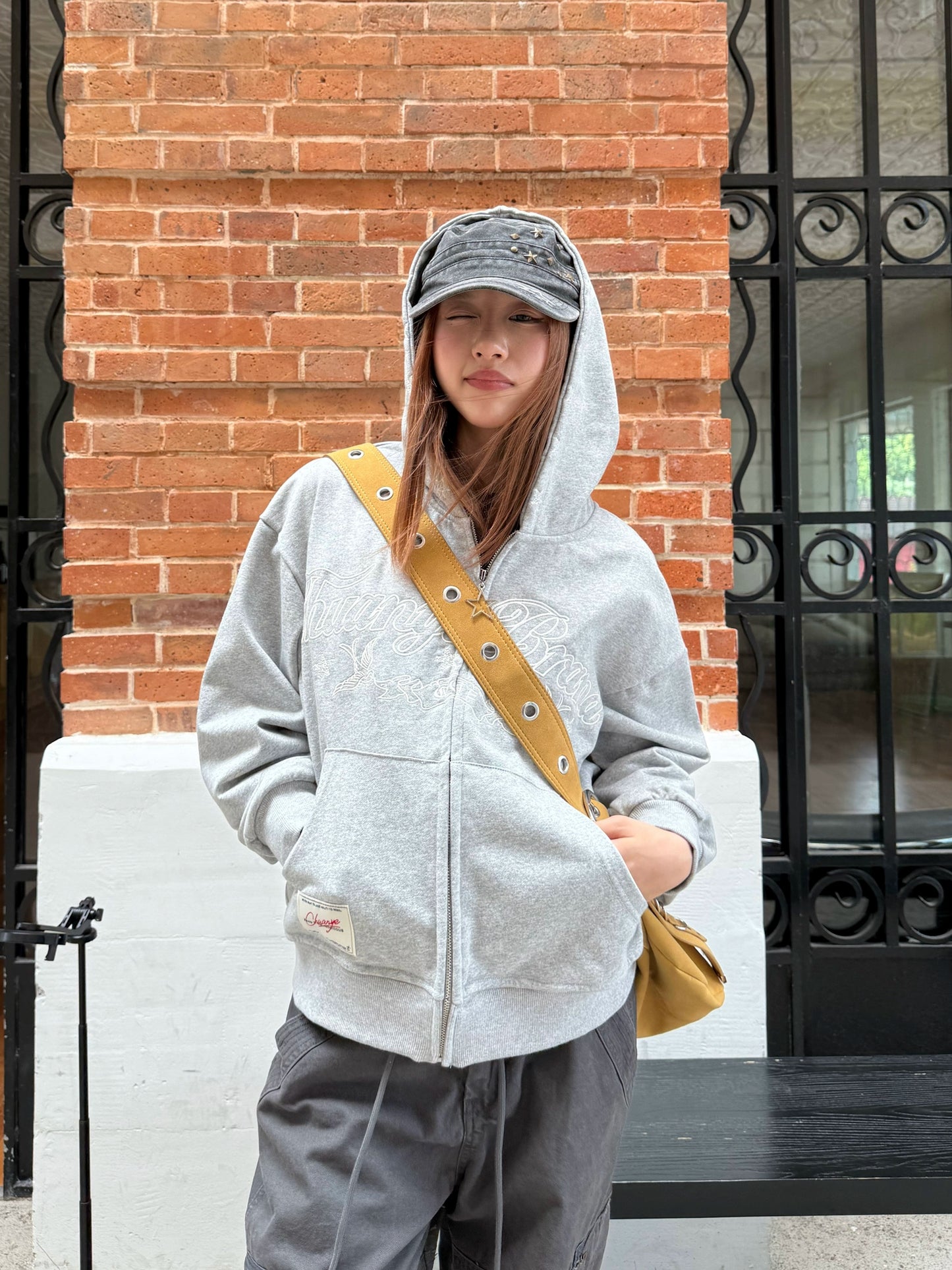 Logo Embroidered Zip-Up Hoodie CYE0057
