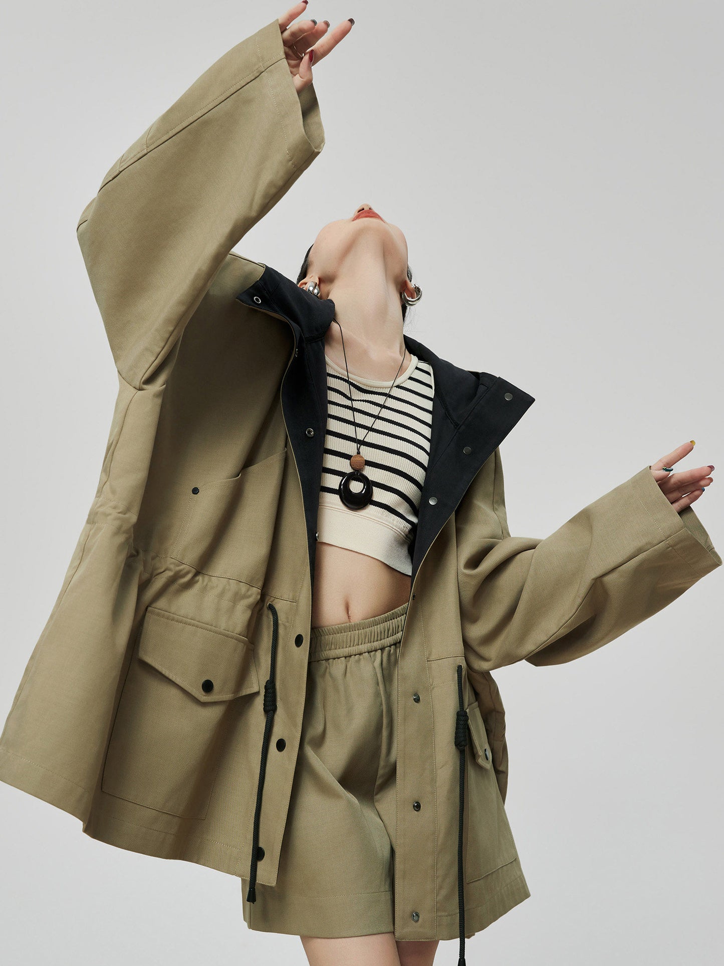 Wind Hooded Trench Coat / High-Waist Shorts FER0036