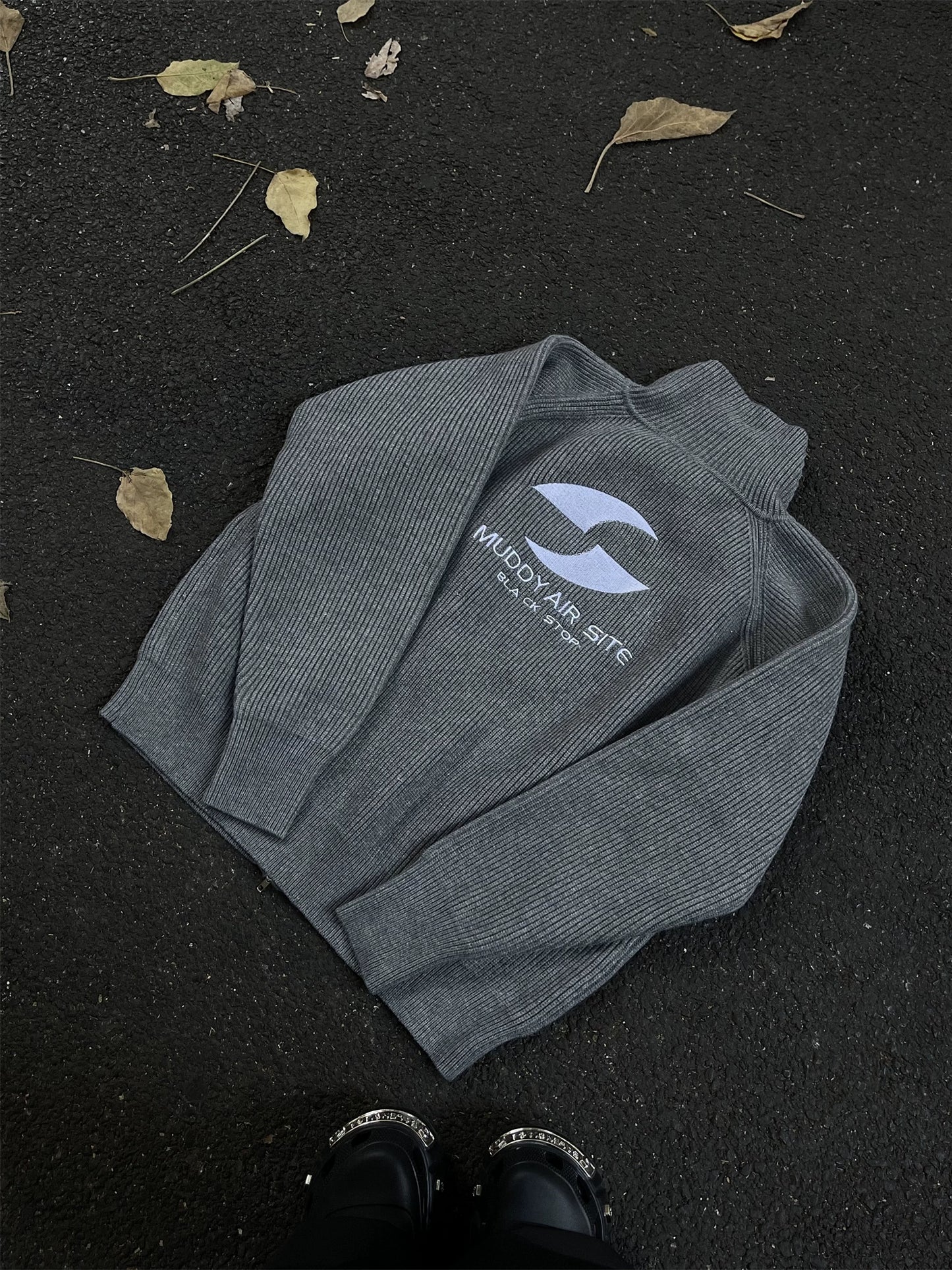 Back Logo Zip Knit MAD0006