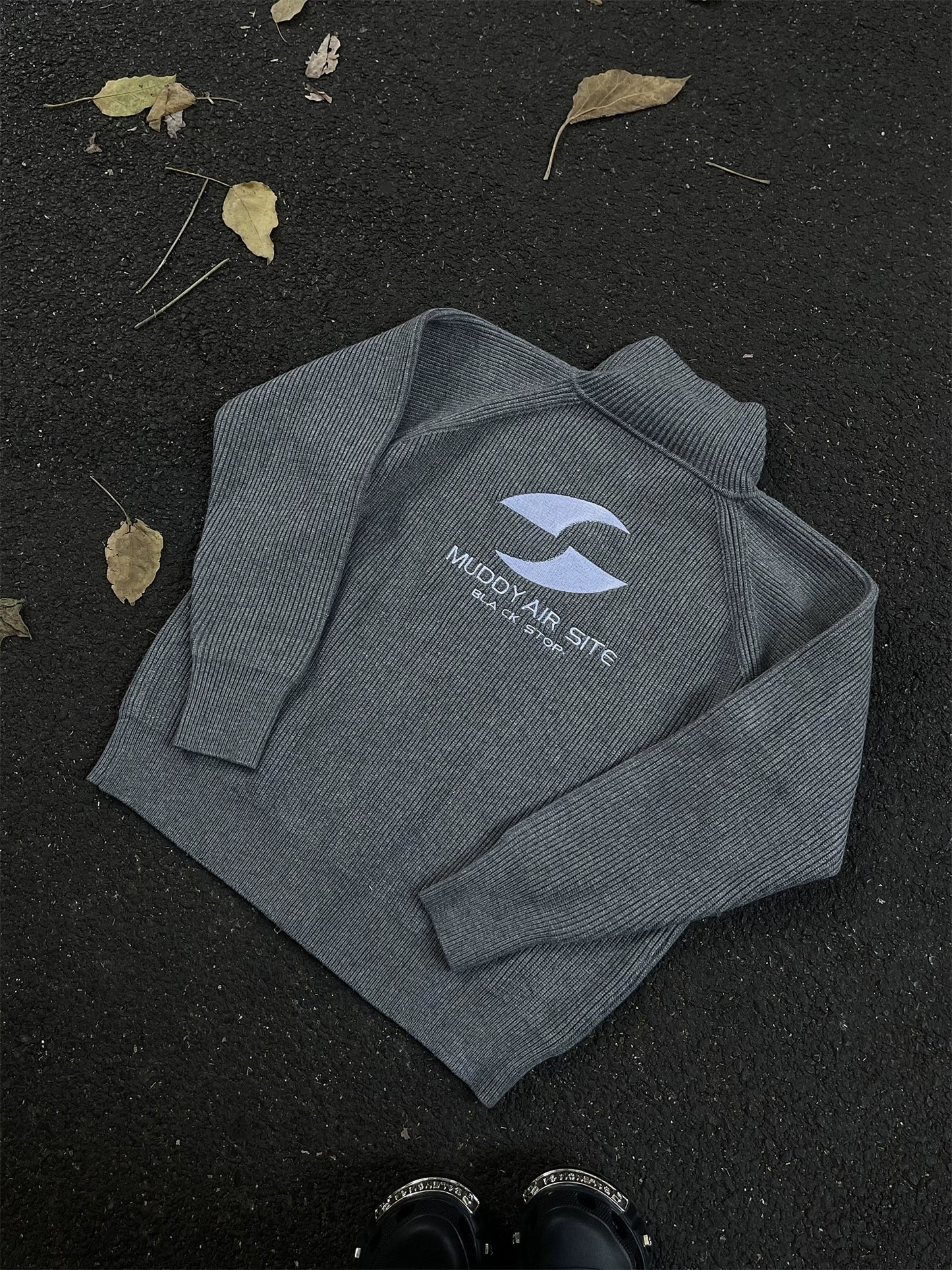 Back Logo Zip Knit MAD0006