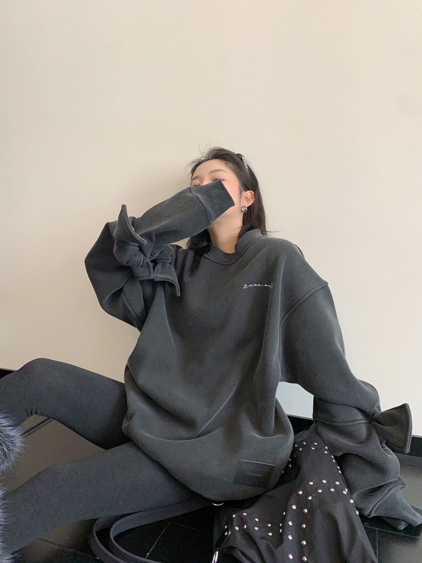 Bowknot Design Round Neck Sweatshirt YLS1018