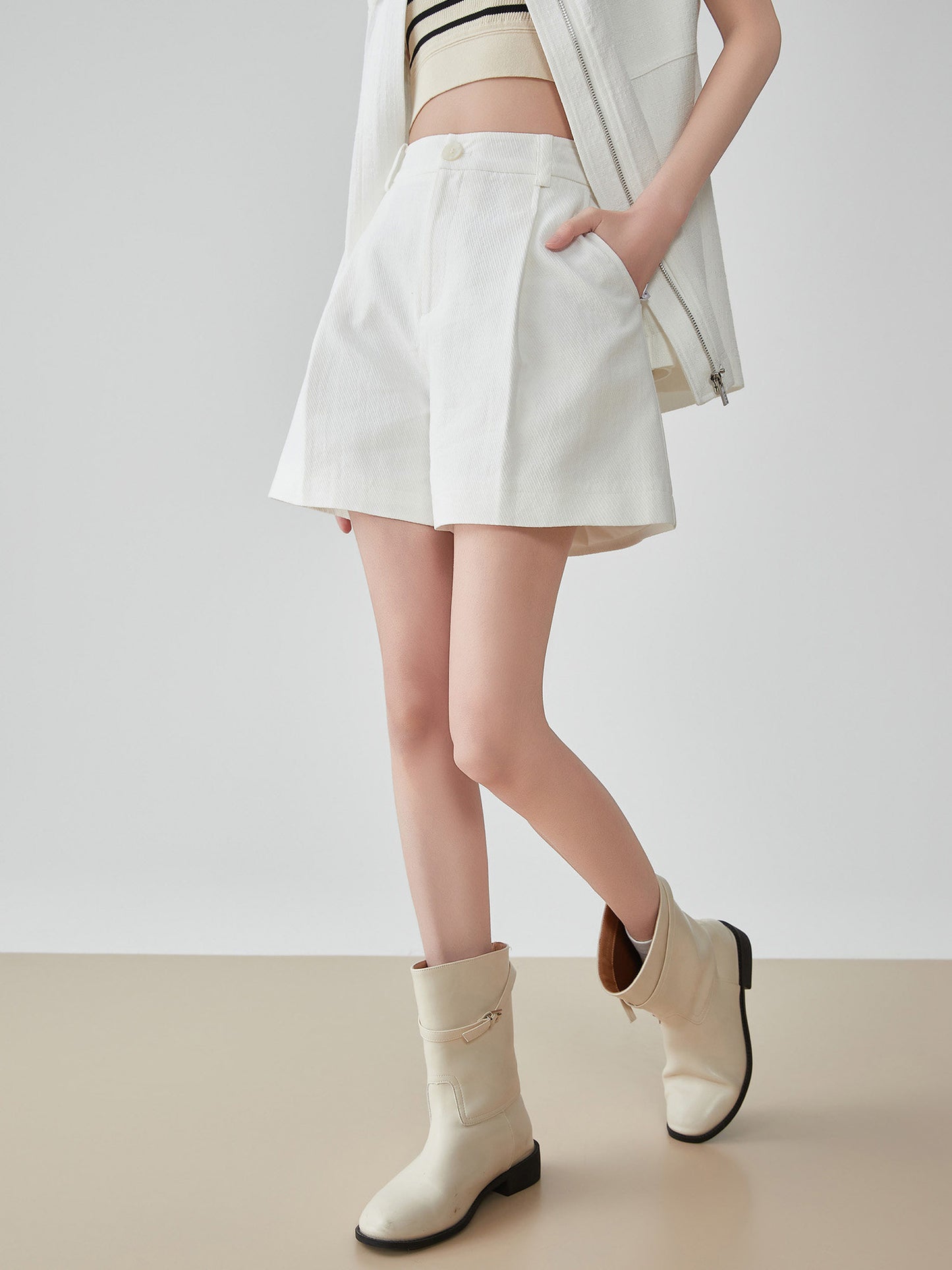 Sleeveless Jacket-Style Vest / High-Waist Short Pants FER0111