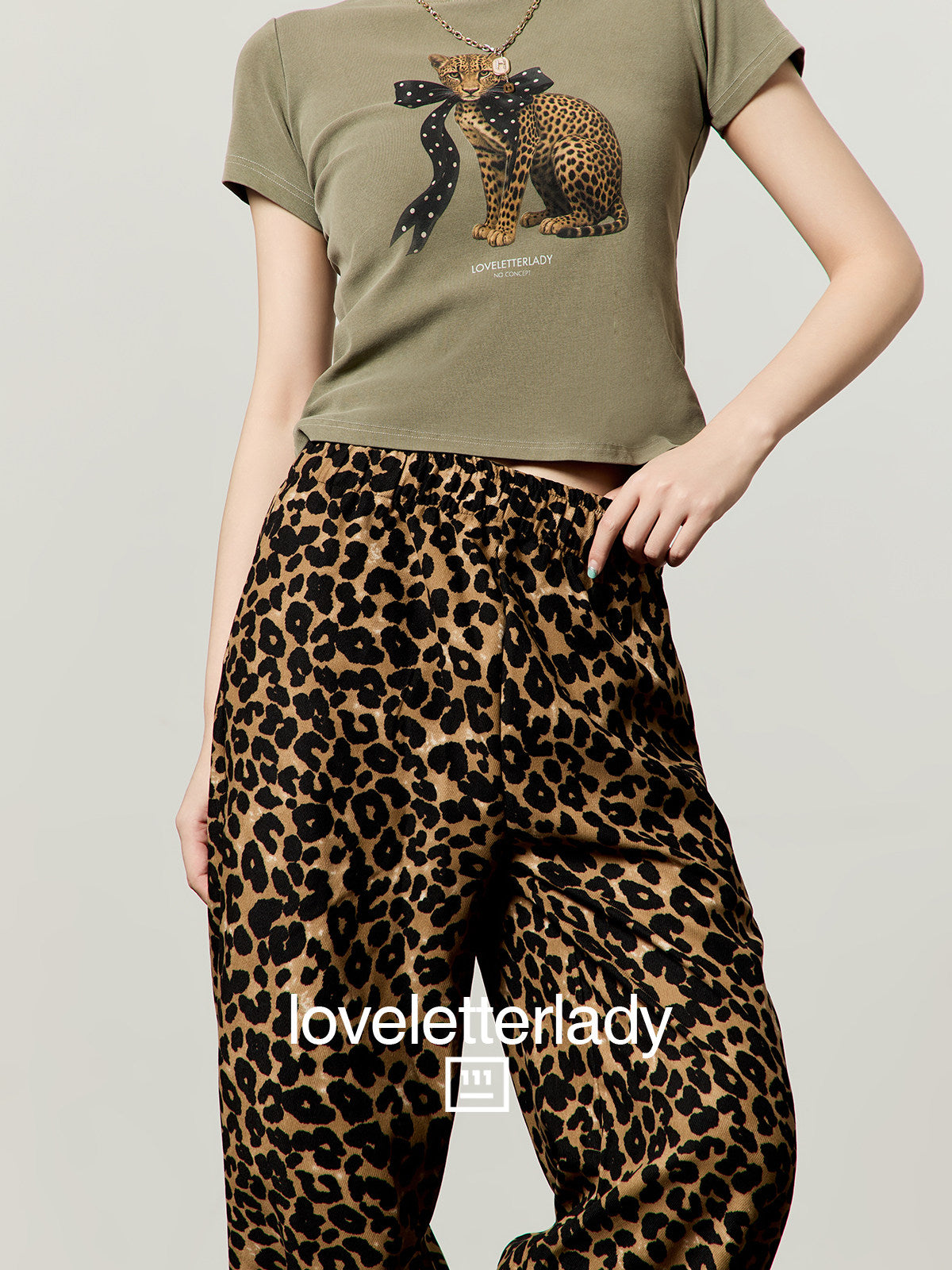Leopard Graphic Short-Sleeve Cropped T-Shirt / Leopard Long Pants LLA0659