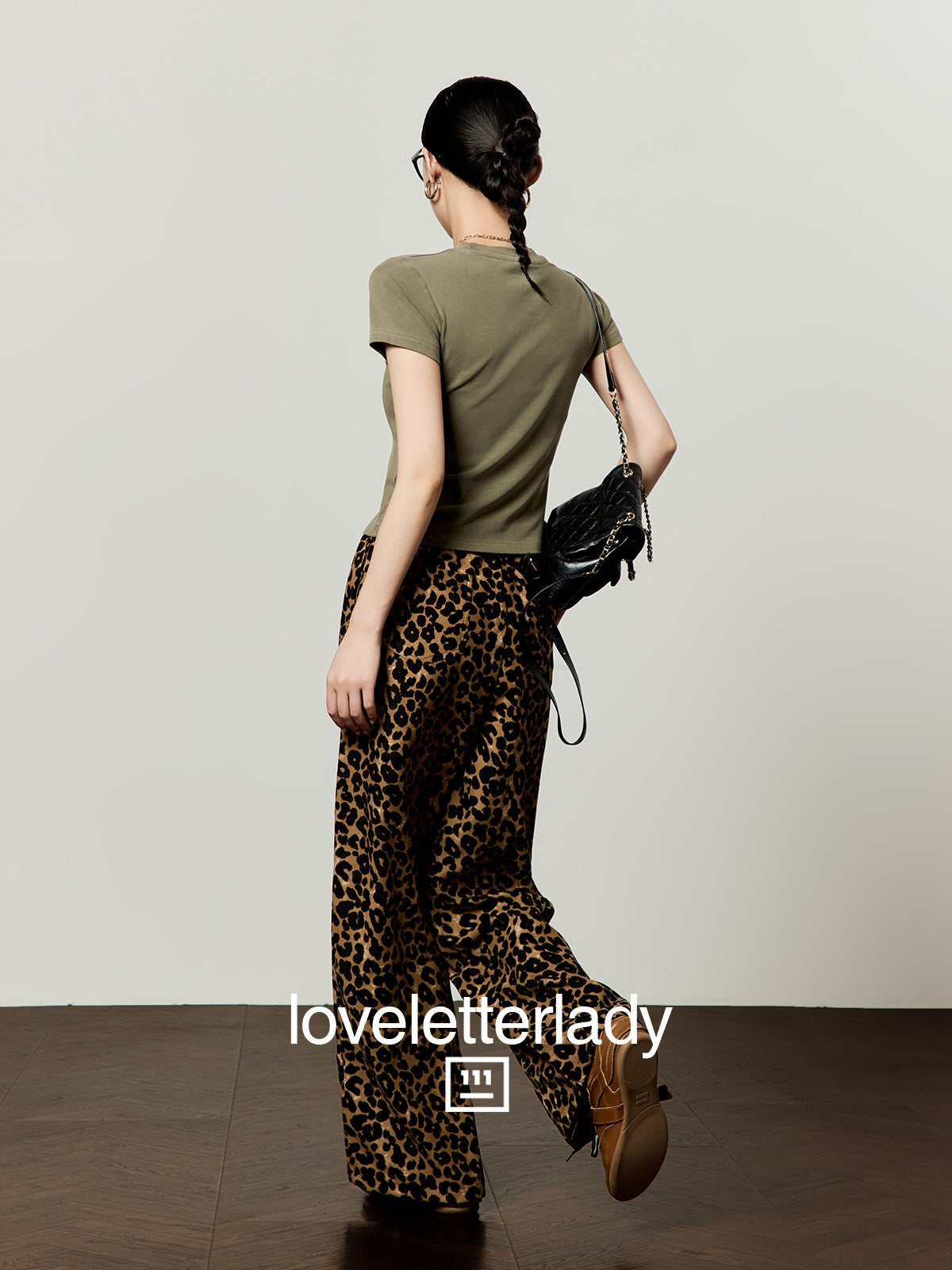 Leopard Graphic Short-Sleeve Cropped T-Shirt / Leopard Long Pants LLA0659